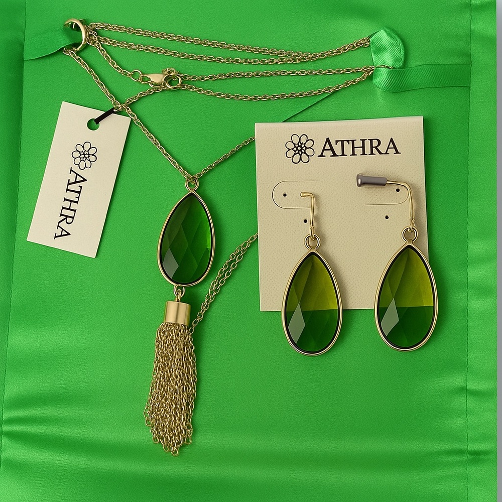 JCPenney Green and Gold Necklace Set